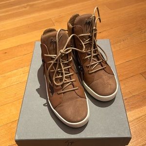 Giuseppe zanoti zip sneaker. Size 39. Ships in box. Gently worn.